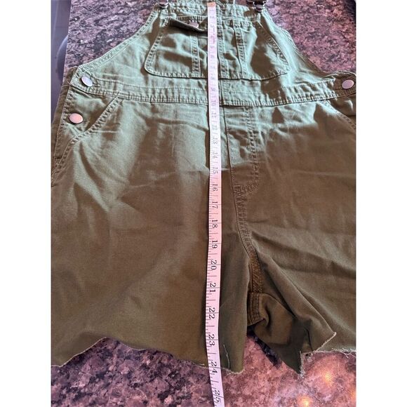 Tinseltown Green Denim Overalls Size M Casual One-Piece bib shorts - Picture 10 of 11